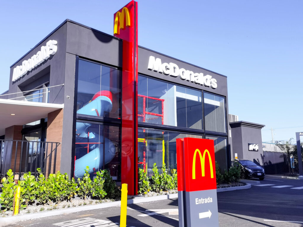 Mc Donalds Tibás – Saga CR, image size:1024x768